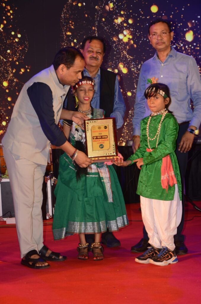 ‘गुरु वंदन’ ग्रैंड फिनाले में 30 प्रस्तुतियों ने बांधा समां, नन्हे कलाकारों से लेकर शिक्षकों तक ने दिखाया हुनर